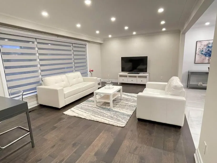3-Bedroom Modern Luxury Apartment In The Heart Of City Toronto Canada