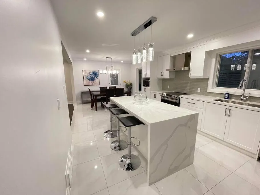3-Bedroom Modern Luxury Apartment In The Heart Of City Toronto 0*,