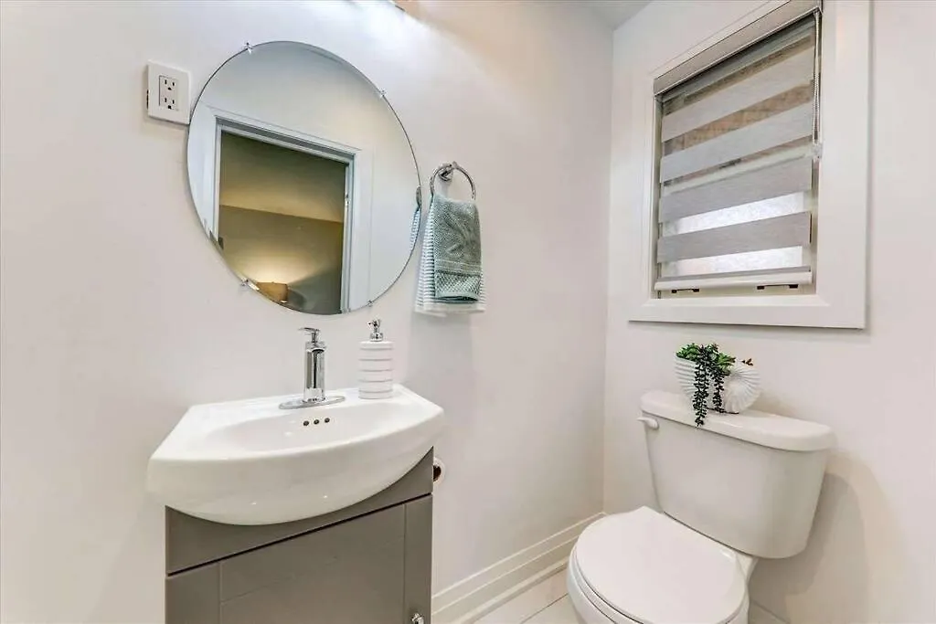 3-Bedroom Modern Luxury Apartment In The Heart Of City Toronto 0*,  Canada