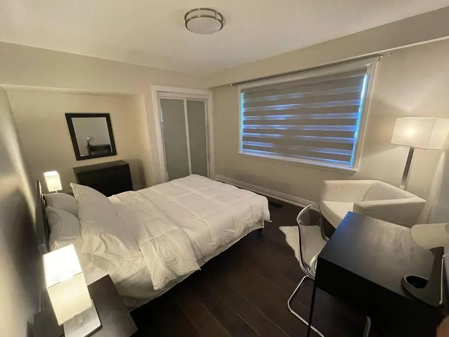 3-Bedroom Modern Luxury Apartment In The Heart Of City Toronto