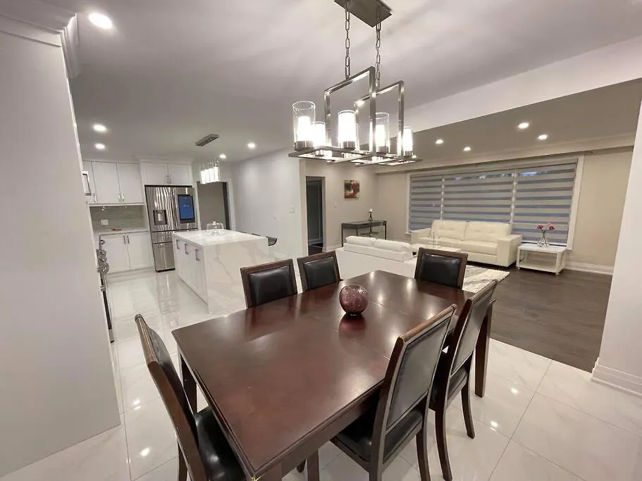 3-Bedroom Modern Luxury Apartment In The Heart Of City Toronto