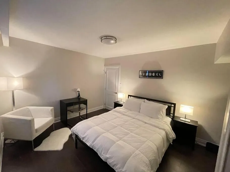 3-Bedroom Modern Luxury Apartment In The Heart Of City Toronto 0*,